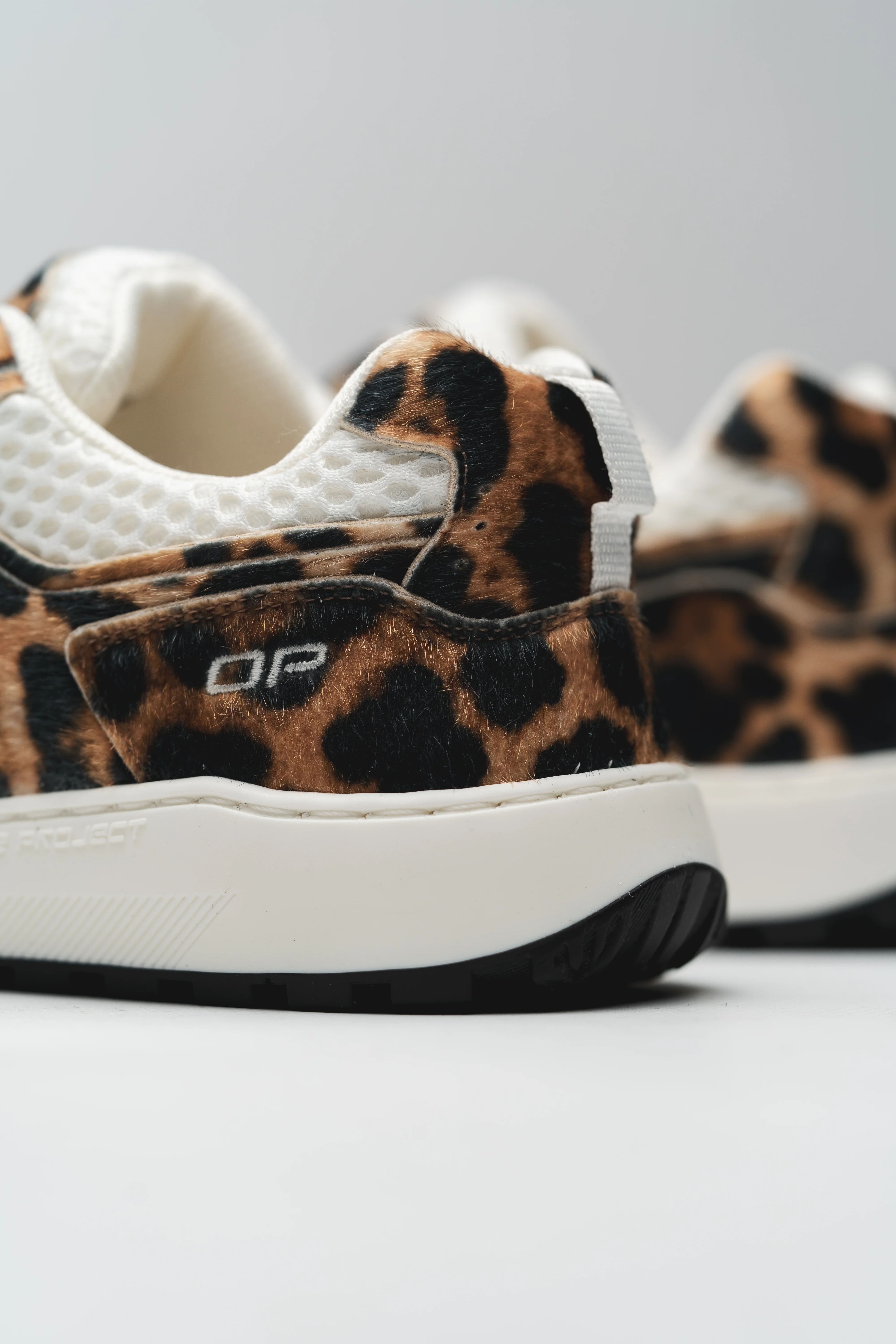 BAREFOOT SNEAKER RETRO RUN ANIMAL PRINT - Image 3